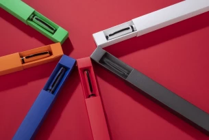 RIO kuulakärkikynä kotelossa - Musta