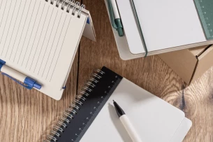 Muistikirja viivalla ja kynällä REGALI - Laivastonsininen