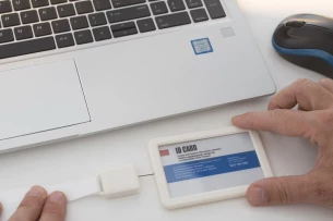 BINO ID-korttikotelo - VALKOINEN