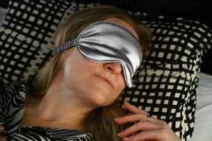 Nukkuva silmälappu VELURO - harmaa