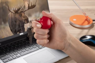 LOVE anti-stressi avaimenperä - punainen